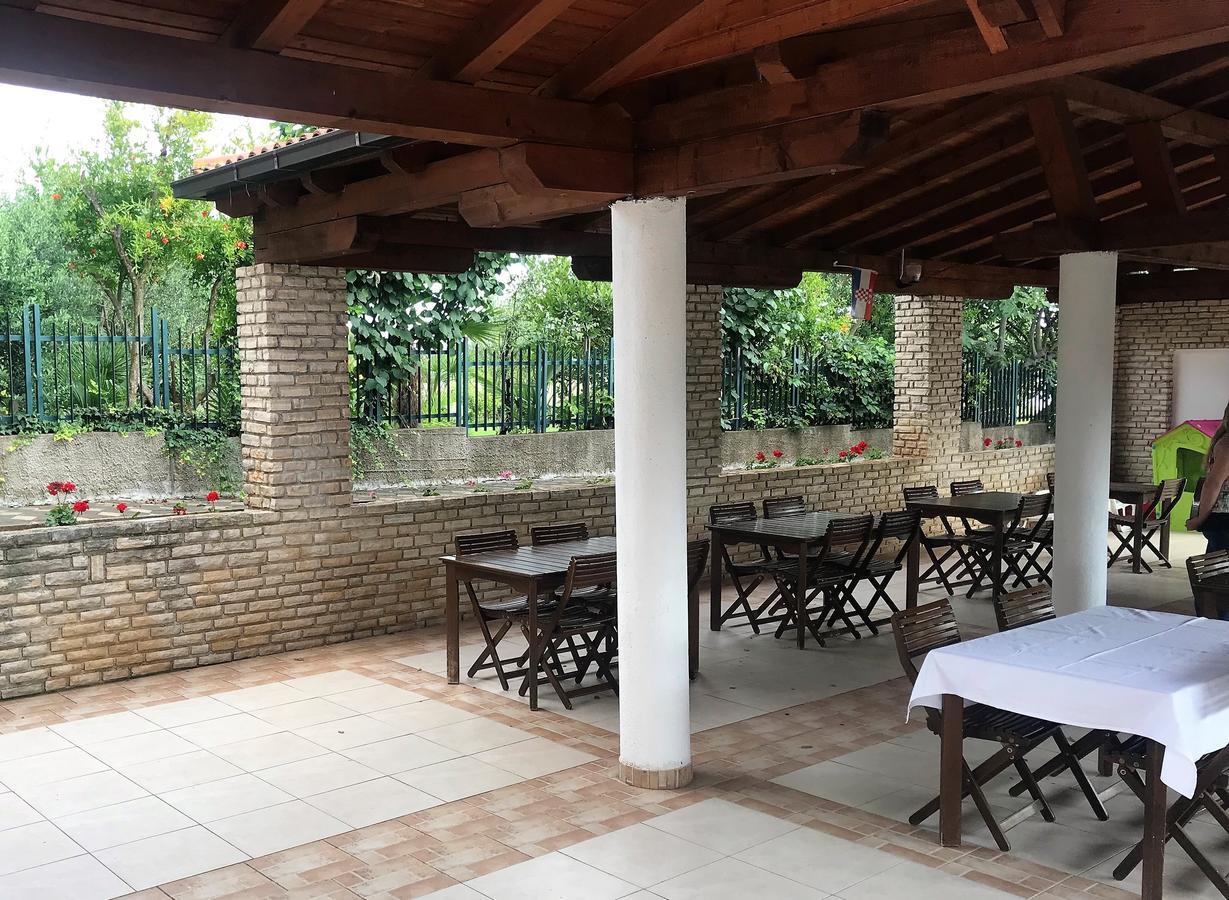 Villa Toni Sveti Filip i Jakov Esterno foto